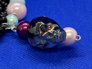 Skull glass bead bracelet